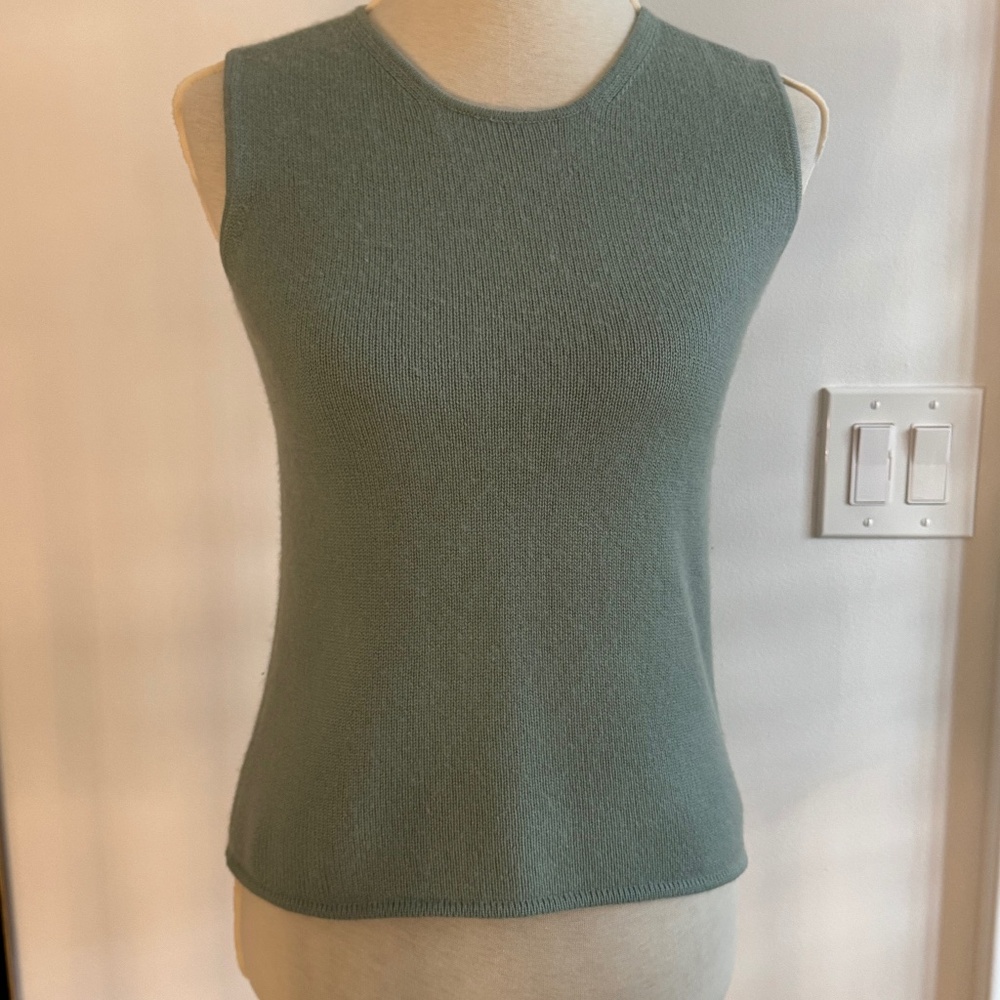 ARMANI COLLEZIONI Cashmere Sleeveless Sweater Top Shell  in Mint Green size 10